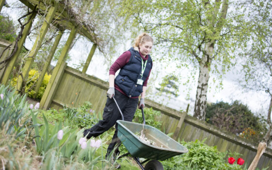 P13728 Student and Staff Working in Gardens 07